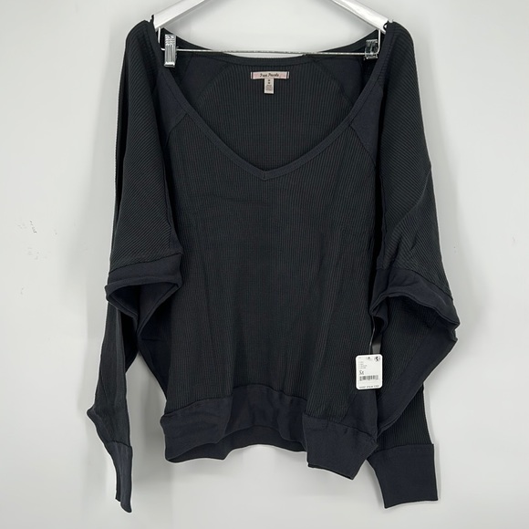 Free People Women's Santa Clara V-Neck Pullover Thermal Top Black Medium NWT - Picture 3 of 6